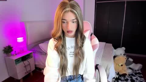 Snapshot of sophiecornett chatting on February 18, 2026, 8:54 am online show from February 18, 2026, 8:54 am