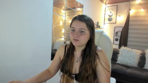 Sophie  online show from October 20, 2025, 1:11 pm