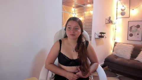 Sophie  online show from October 21, 2025, 1:23 pm