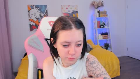 Sophie  online show from December 23, 2024, 3:50 am