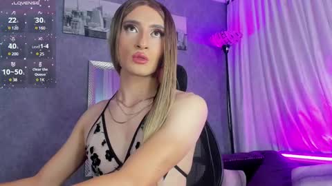 Sophie online show from March 8, 2025, 5:01 pm