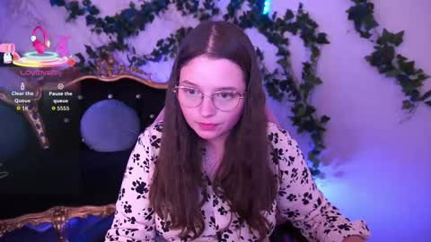 sophieedreams online show from October 31, 2025, 2:51 pm