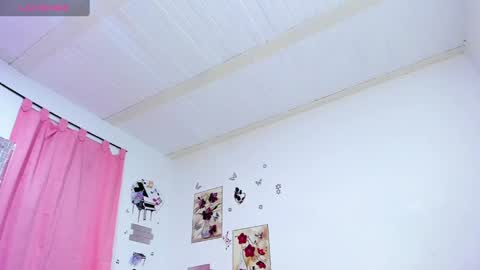 Sophie Woods  online show from December 18, 2024, 8:14 pm