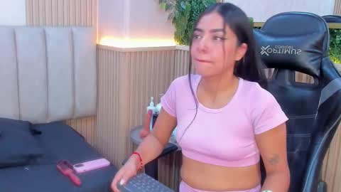 Sofa  online show from February 7, 2026, 7:06 pm