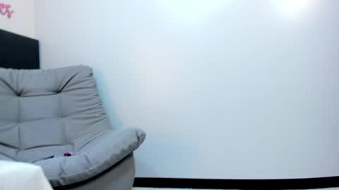 sophieharris__ online show from February 1, 2025, 11:06 pm