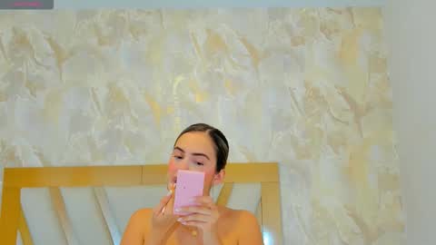 Sophie online show from December 22, 2025, 12:35 pm