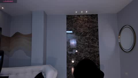 Sophie online show from December 17, 2025, 3:45 am