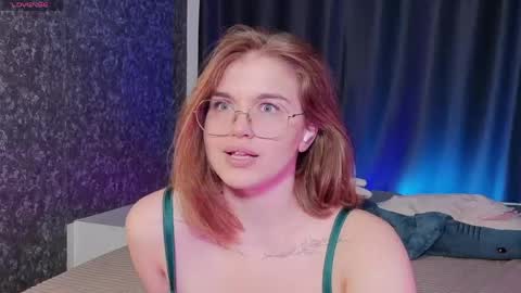 Snapshot of sophiemure chatting on May 28, 2026, 8:39 pm Sophie online show from May 28, 2026, 8:39 pm