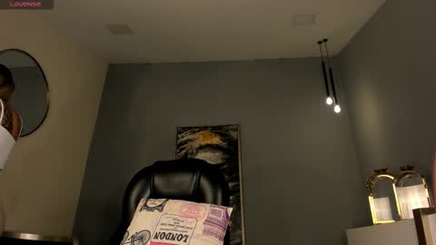 Sophie  Palmer online show from October 31, 2025, 10:49 am