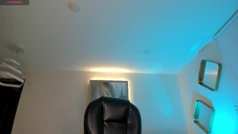 Sophie  Palmer online show from November 26, 2025, 10:49 am