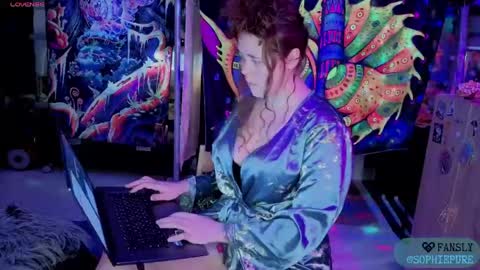 Sophie online show from May 14, 2026, 8:21 am