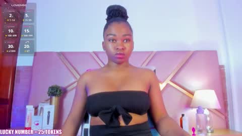 Sophie online show from November 17, 2025, 12:33 pm