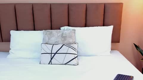 sophieturner_mg online show from February 4, 2026, 7:09 pm