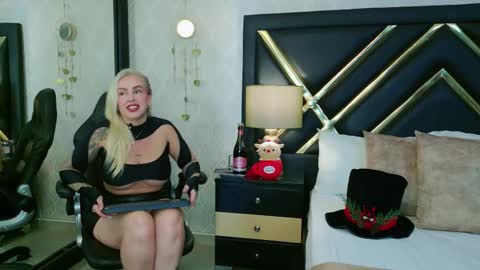 SophieWinslow online show from November 7, 2025, 1:44 pm