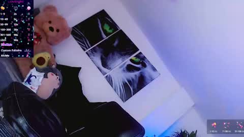 Sophie Sweet online show from September 15, 2025, 5:02 pm