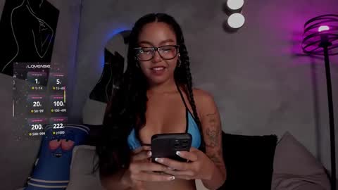 Snapshot of sophiierobertss_ chatting on November 21, 2025, 5:22 pm Dani online show from November 21, 2025, 5:22 pm