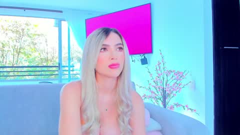 Snapshot of sophijonnes chatting on January 15, 2025, 5:47 pm YULITZA online show from January 15, 2025, 5:47 pm