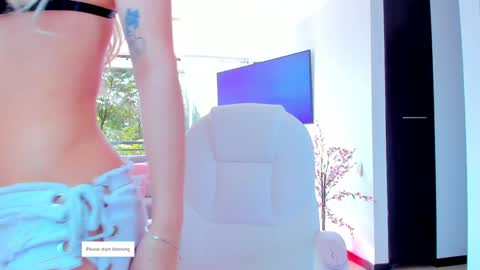 Snapshot of sophijonnes chatting on January 30, 2025, 1:21 pm YULITZA online show from January 30, 2025, 1:21 pm