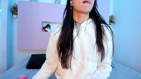 SOPHY ROGERS online show from March 3, 2025, 11:44 am