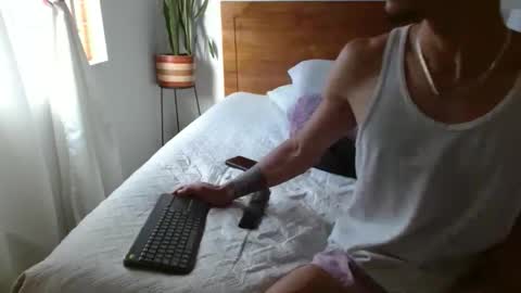 businessman online show from December 20, 2025, 9:11 pm