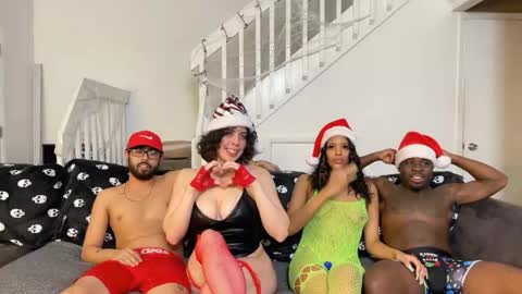 sosabless and sosalady online show from December 15, 2025, 4:17 am