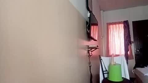 Candy   online show from September 17, 2025, 5:53 am