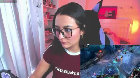 Lili online show from November 6, 2025, 8:32 pm