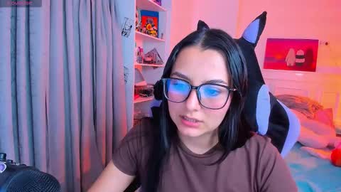 Lili online show from November 18, 2025, 4:06 am