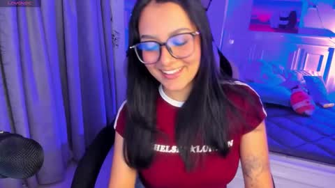 Lili online show from December 4, 2025, 11:02 pm