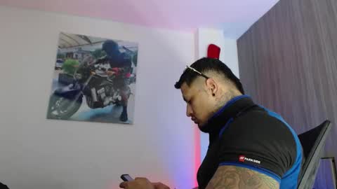 soy_apolo online show from September 17, 2025, 3:08 am