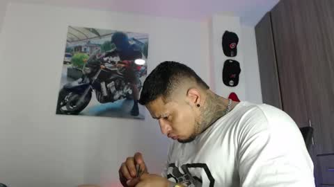 soy_apolo online show from October 4, 2025, 3:04 am