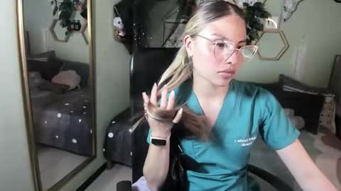 Snapshot of soy_marcela chatting on March 9, 2026, 8:35 pm Marce online show from March 9, 2026, 8:35 pm