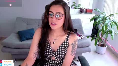 Luisa    online show from February 9, 2025, 9:06 pm