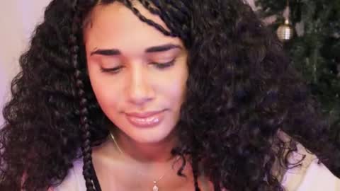 Snapshot of soytropicalfruit chatting on December 5, 2024, 8:33 pm You want to talk to me more personal follow me in My Channel VIP 50 the discount online show from December 5, 2024, 8:33 pm