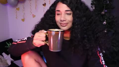 Snapshot of soytropicalfruit chatting on December 10, 2024, 4:56 am You want to talk to me more personal follow me in My Channel VIP 50 the discount online show from December 10, 2024, 4:56 am