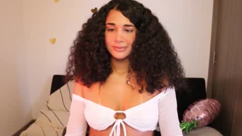 Snapshot of soytropicalfruit chatting on December 17, 2024, 8:43 pm You want to talk to me more personal follow me in My Channel VIP 50 the discount online show from December 17, 2024, 8:43 pm