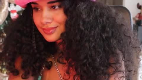 Snapshot of soytropicalfruit chatting on December 26, 2024, 9:47 pm You want to talk to me more personal follow me in My Channel VIP 50 the discount online show from December 26, 2024, 9:47 pm