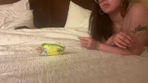 Snapshot of spacecase843 chatting on December 18, 2024, 2:42 am TrndSettrz online show from December 18, 2024, 2:42 am