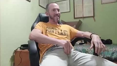 Manu  online show from December 14, 2025, 5:29 pm