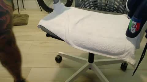 Snapshot of sparklenuts17 chatting on December 13, 2024, 4:05 pm sparklenuts17 online show from December 13, 2024, 4:05 pm