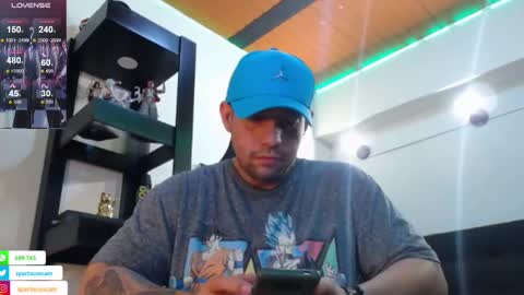 Snapshot of spartacus_cam chatting on December 16, 2024, 5:38 am     online show from December 16, 2024, 5:38 am