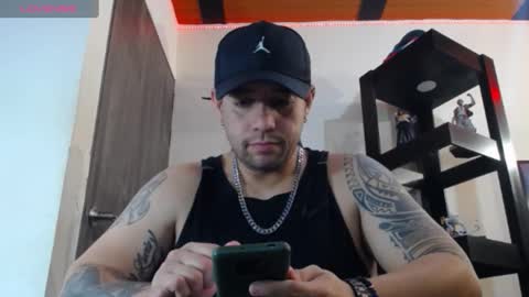 Snapshot of spartacus_cam chatting on January 7, 2025, 5:12 am     online show from January 7, 2025, 5:12 am