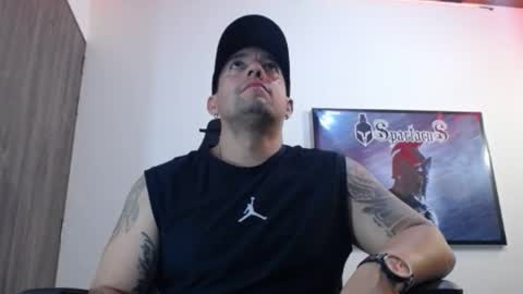 Snapshot of spartacus_cam chatting on September 17, 2025, 5:09 am     online show from September 17, 2025, 5:09 am