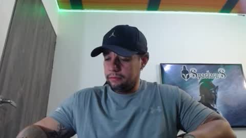 Snapshot of spartacus_cam chatting on September 30, 2025, 5:34 am     online show from September 30, 2025, 5:34 am