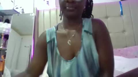 Snapshot of squirtbabey chatting on May 27, 2026, 5:43 pm Juicy online show from May 27, 2026, 5:43 pm