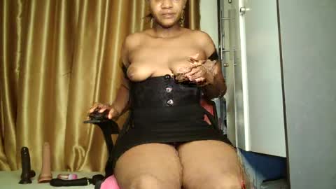 Snapshot of squirtcunt_xola chatting on July 14, 2026, 4:39 am melanie online show from July 14, 2026, 4:39 am