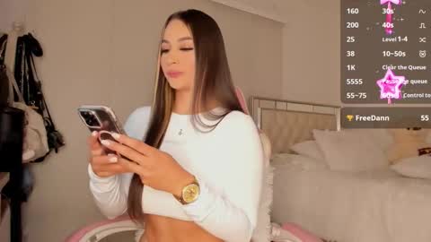 Snapshot of srita_laura chatting on December 3, 2025, 3:47 am Laura online show from December 3, 2025, 3:47 am