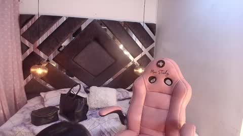 Snapshot of ss_samantha chatting on February 23, 2025, 7:17 pm samantha online show from February 23, 2025, 7:17 pm