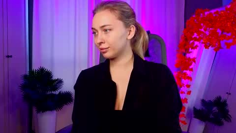 Kate online show from November 8, 2025, 1:22 pm