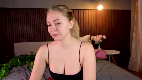 Kate online show from November 13, 2025, 1:21 pm